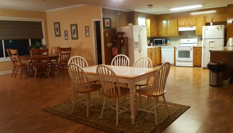 Spacious Great room with seating for 12.