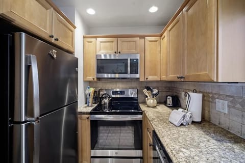 Fully equipped kitchen, all you need for eating in