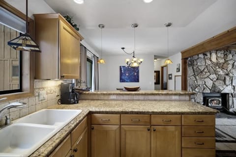 Large double sinks, amazing counter space