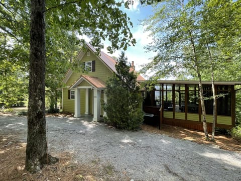 Welcome to the Cottage in the Cove!!