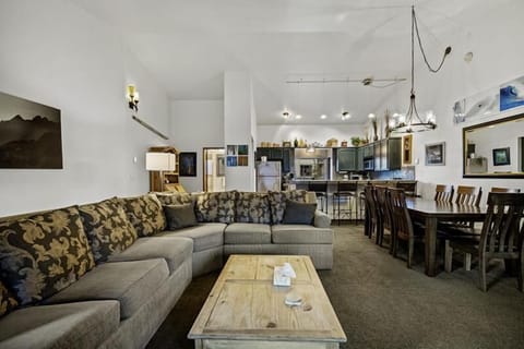 2 Bed, 3 bath open living condo, come relax!
