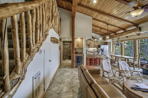 Wall to wall windows with panoramic views