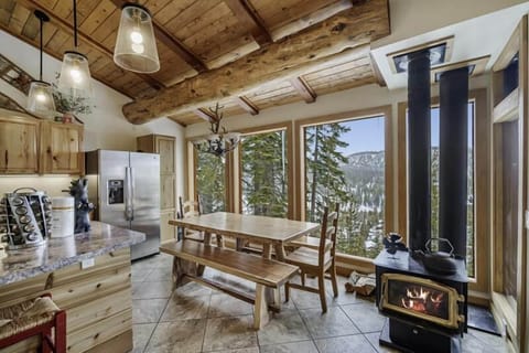 Dining, game night or a cup of coffee in the trees