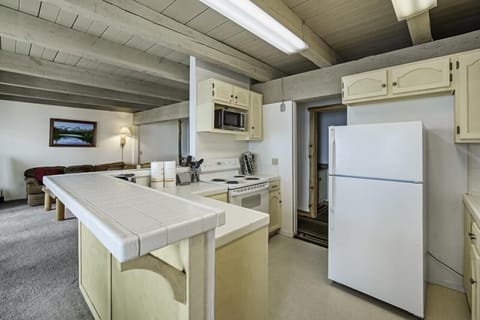 Fully equipped kitchen, all you need for eating in