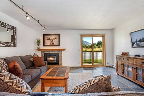 Spacious Living Area With Great Views
