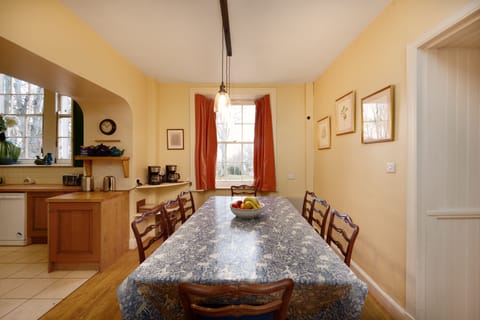 Breakfast room off the Burgie house kitchen. Ideal for smaller meals.
