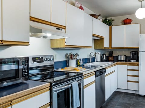 Lots of Kitchen space