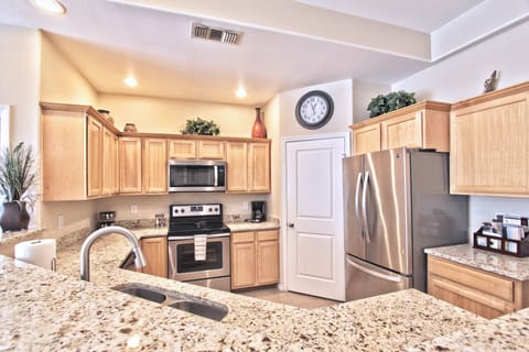 Open Kitchen with Bar