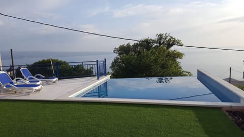 POOL AND SUNBATHING AREA