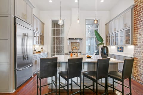 Sit in kitchen island