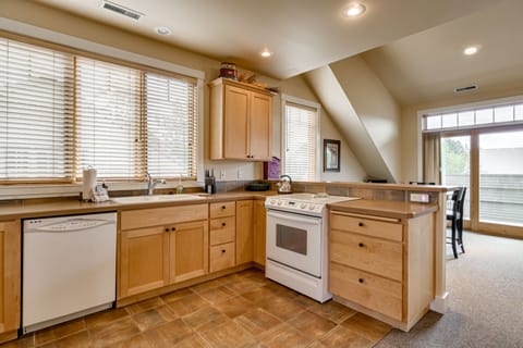 Fully Stocked Kitcen