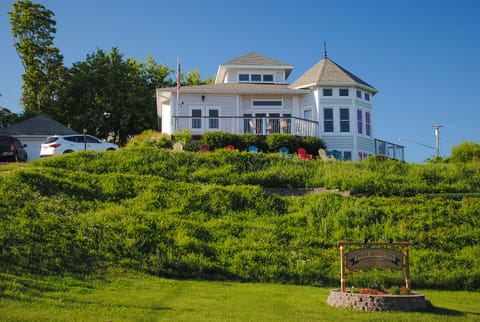 The Pilot House, downtown Bayfield, WI 2nd Level Crows Nest  884138