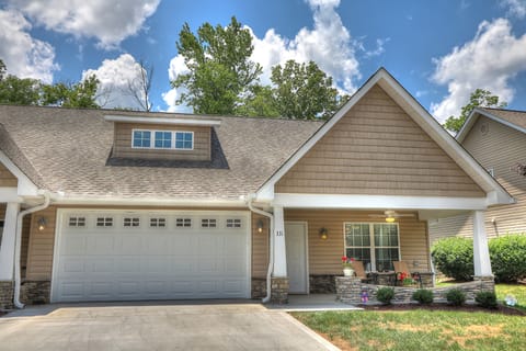 Majestic Cove Cottage #331