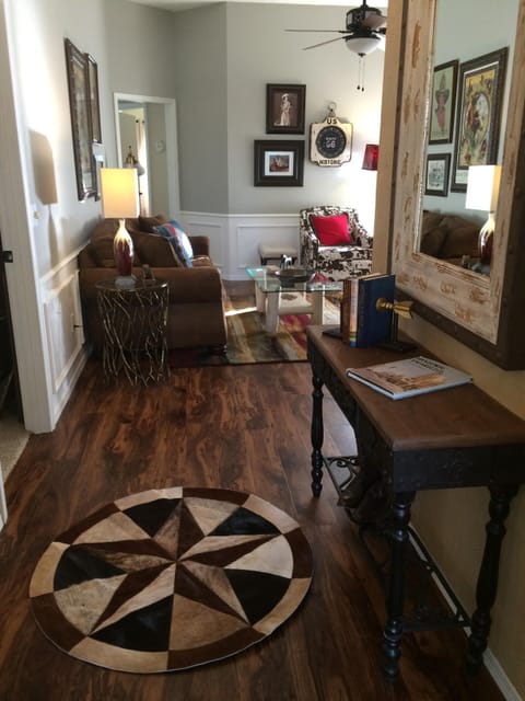 Welcome! Step into Texas warmth and hospitality.