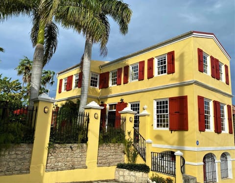 Villa Regina Bella - sleep 6.  A Historic Renovation w/ Sea View, circa 1802.
