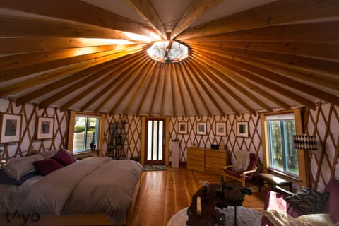Sleep in the round/cozy beautiful Yurt