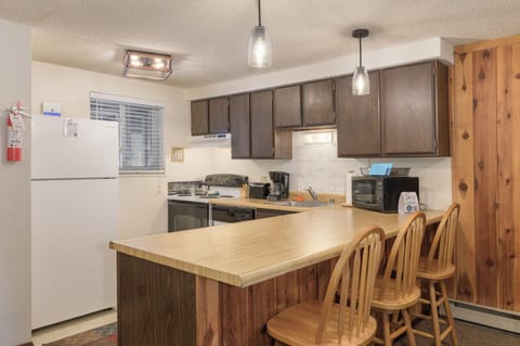 SWP Beaver Village 623 breakfast bar