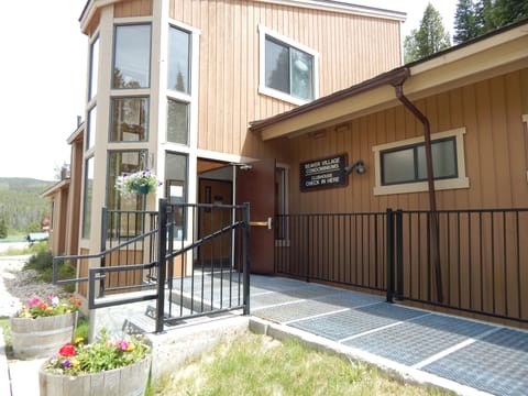 StayWinterPark Beaver Village clubhouse summer exterior