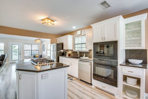 Kitchen | Keurig Coffee Maker | Dishwasher | Cooking Basics