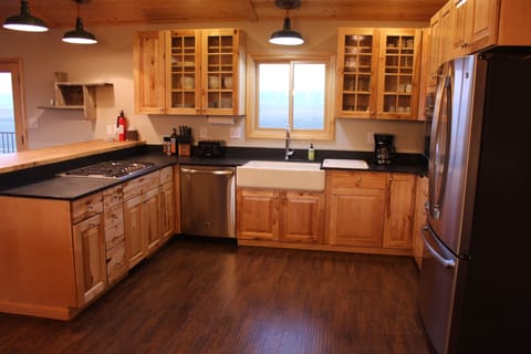 Kitchen & Breakfast Bar