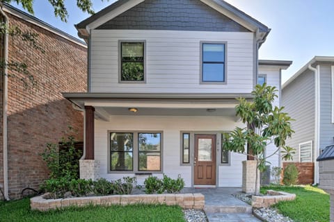 Houston Vacation Rental | 3BR | 2.5BA | 2,042 Sq Ft | 3 Steps for Entry