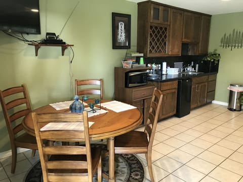 Kitchenette and eating area in the common room