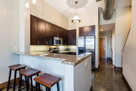 Kitchen bar counter.
