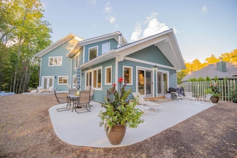 Front of house facing the lake