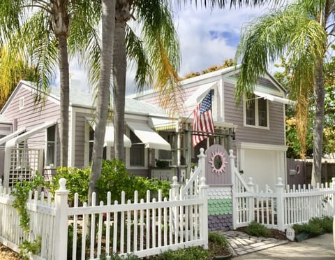 Downtown Lavender House Exterior 