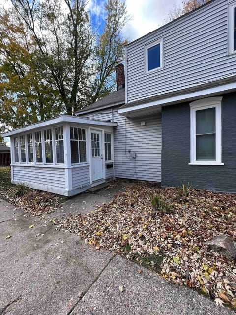 Shared porch entrance