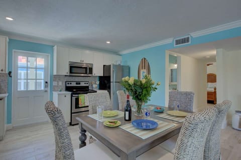 Dining table right off the kitchen.