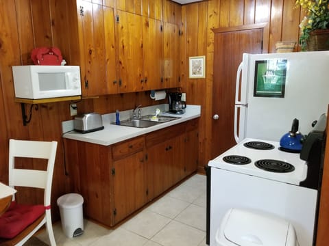 Sandy Shores - Patio Cottage
Full kitchen