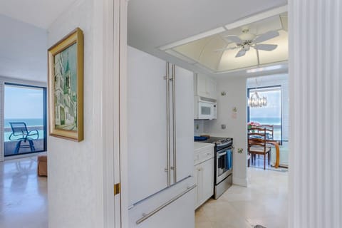 Everything you need for the chef in the family to whip up your favorite seafood dish! No food items are included.