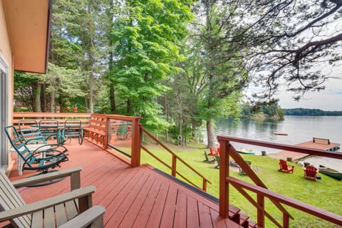 Lyndhurst Vacation Rental | 5BR | 2BA | 2,500 Sq Ft | Stairs to Access