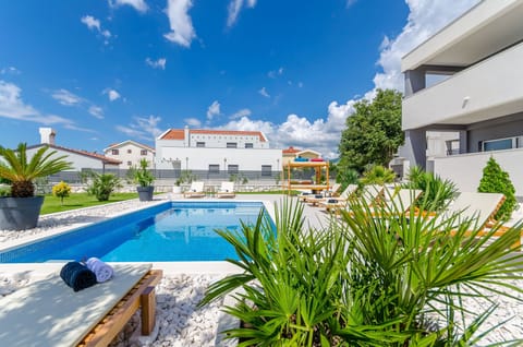 Pool area and garden 
