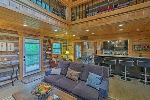 Living Room | Sleeper Sofa | Free WiFi