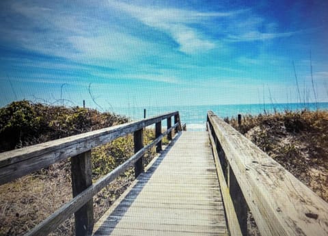 Close beach access 100 yards from house (no public parking or condos here)