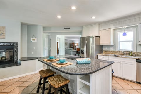 Kitchen & Dining Area