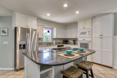Kitchen & Dining Area