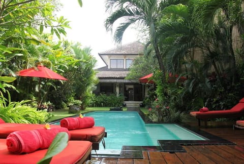 Pool, wooden deck & deck chairs