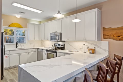 22-Edens-Estate-Kitchen