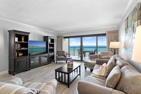 Huntington By The Sea 402 Living Room
