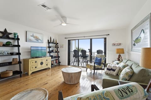 22-Walton-Dunes-14-Living