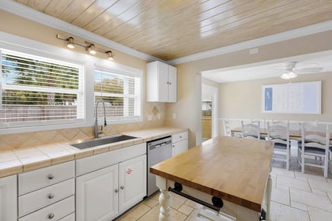 Always Summer Kitchen Alt 2