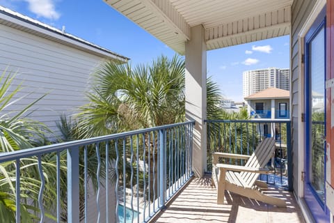 22-Anchors-Away-Upper-Balcony