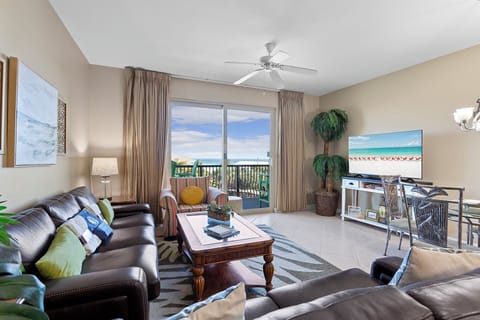 Beach Resort 409 Living Room