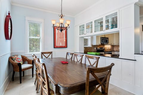 22-Frangista-Costas-Dining