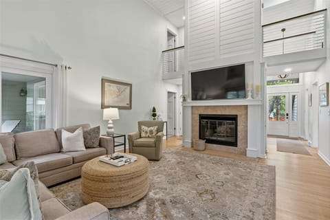 Living Area (Fireplace Not Available for Guest Use)