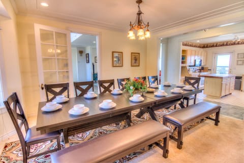 Large dining table perfect for those group meals.