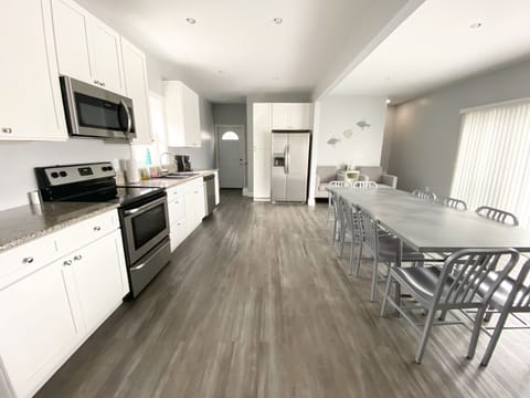 Kitchen/ Dining Area